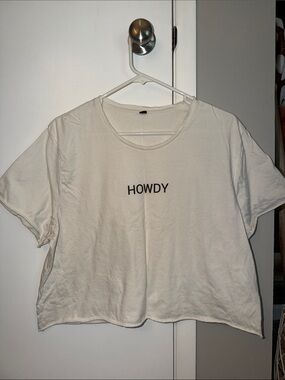 Howdy Graphic Crop Tee